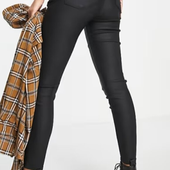 Urban Bliss Maternity coated denim jeans in black - Picture 2 of 6